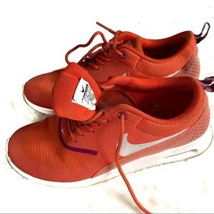 NIKE ORANGE RUNNING SHOES SIZE 7.5